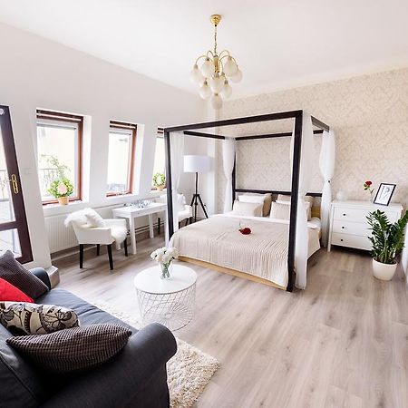 Ferienwohnung A/C + Terrace Breakfast At Tiffany'S Prag Exterior foto