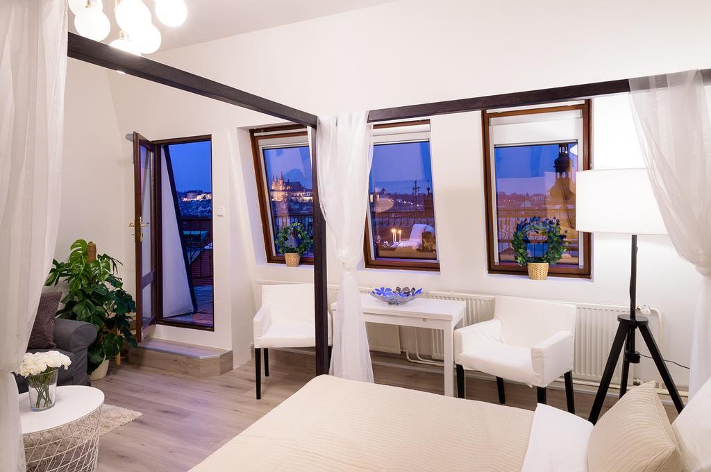 Ferienwohnung A/C + Terrace Breakfast At Tiffany'S Prag Exterior foto